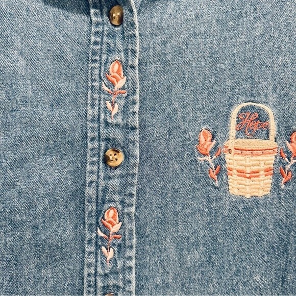 Longaberger Homestead Denim Button Up Shirt Floral Embroidery Contrast Cuff Sz M - Picture 3 of 8